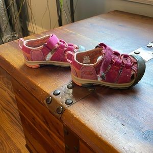 Keens toddler shoes EUC